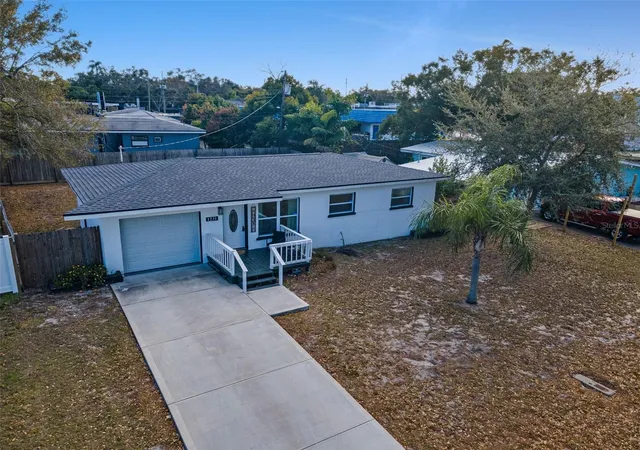 Photo 4 of Single family home for sale at 1231 Little John Ln, Dunedin, FL 34698 | MLS# TB8525323 | Listing updated on 2026-09-28