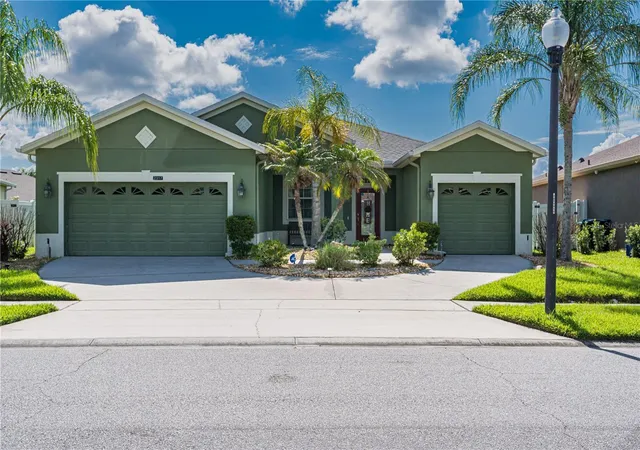 Photo 2 of Single family home for sale at 2317 Crosston Cir, Orlando, FL 32824 | MLS# O6421753 | Listing updated on 2026-09-18