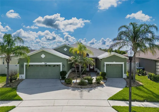 Photo 3 of Single family home for sale at 2317 Crosston Cir, Orlando, FL 32824 | MLS# O6421753 | Listing updated on 2026-10-13