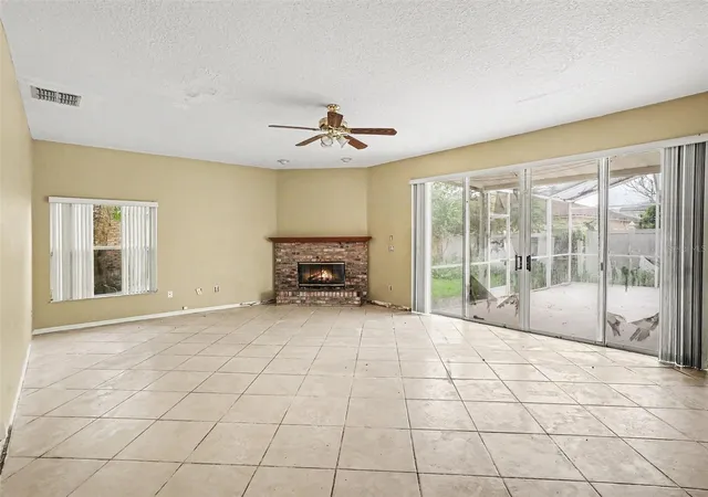 Photo 3 of Single family home for sale at 1268 Foxforrest Cir, Apopka, FL 32712 | MLS# O6421768 | Listing updated on 2026-10-06