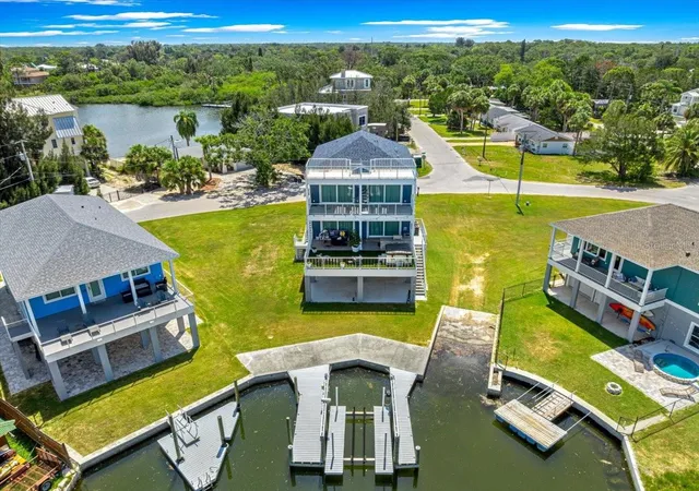 Photo 2 of Single family home for sale at 6812 Driftwood Dr, Hudson, FL 34667 | MLS# OM727794 | Listing updated on 2026-09-24