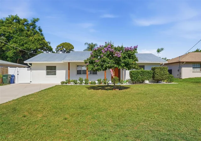 Homes for sale in Sarasota, FL | 2600 Cambridge Dr, Sarasota, FL 34232 | MLS# A4698789