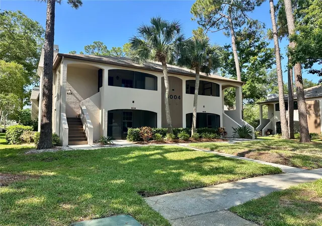 3rd image of 3004 Bonaventure Cir #102, Palm Harbor, FL 34684 | MLS# TB8525348