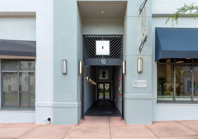 3rd image of 10 N Summerlin Ave #14, Orlando, FL 32801 | MLS# O6421801