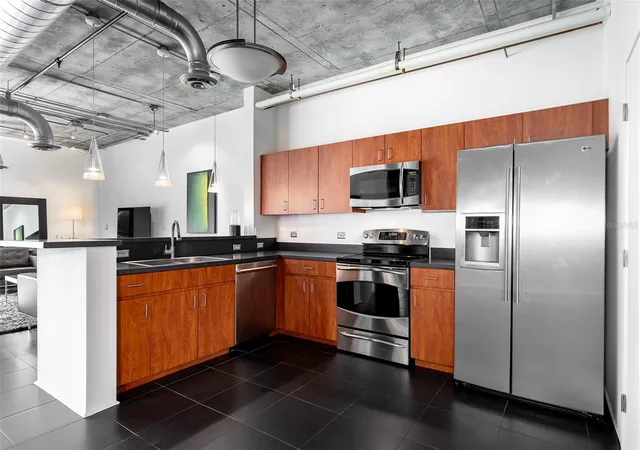 5th image of 10 N Summerlin Ave #14, Orlando, FL 32801 | MLS# O6421801