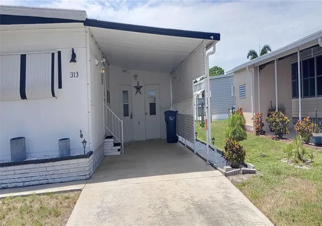 3rd image of 313 Danube Cir, Bradenton, FL 34207 | MLS# A4698798