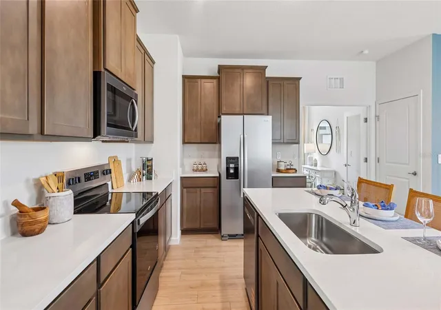 4th image of 8625 Pinecrest Trl, Wildwood, FL 34785 | MLS# OM727805