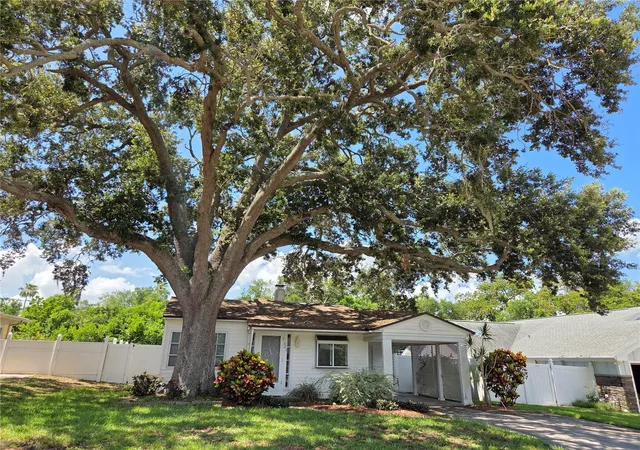 2nd image of 321 Wildwood Wy, Belleair, FL 33756 | MLS# TB8525382