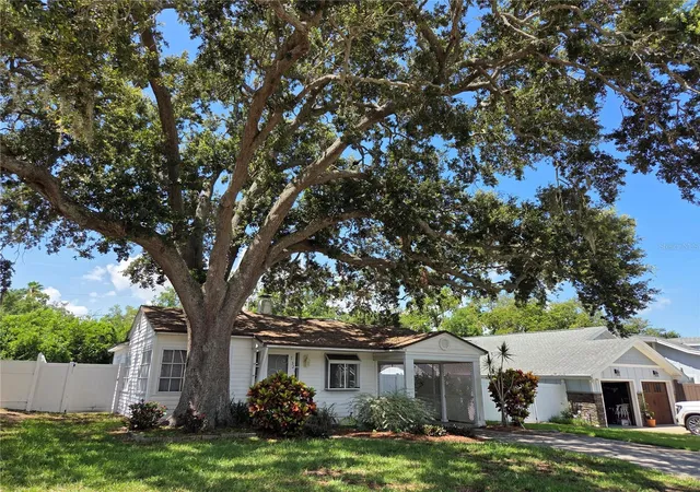 3rd image of 321 Wildwood Wy, Belleair, FL 33756 | MLS# TB8525382
