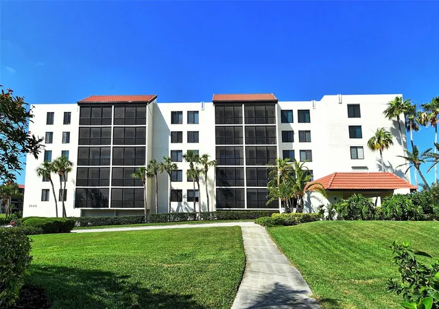 2nd image of 1945 Gulf Of Mexico Dr #M2-402, Longboat Key, FL 34228 | MLS# TB8525404