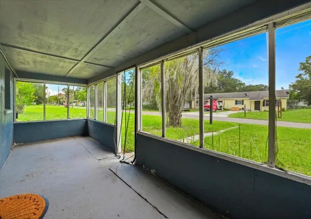 2nd image of 2418 Jungle St, Lakeland, FL 33801 | MLS# L4963236