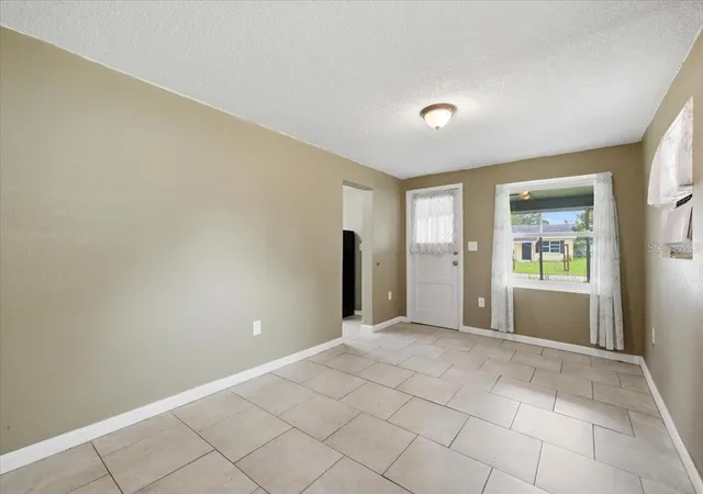 3rd image of 2418 Jungle St, Lakeland, FL 33801 | MLS# L4963236