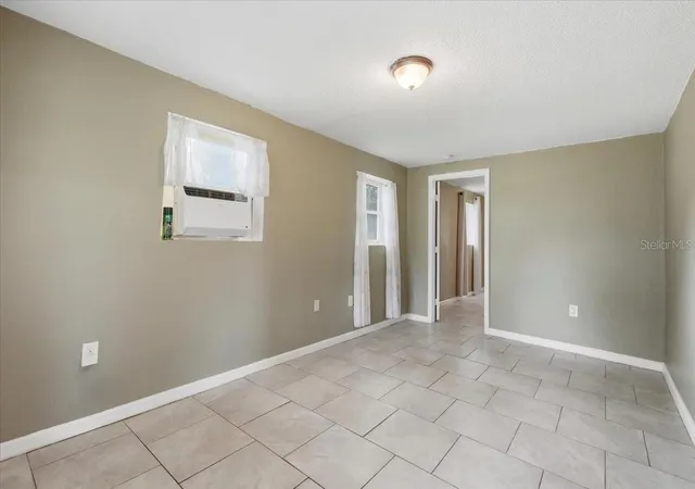 5th image of 2418 Jungle St, Lakeland, FL 33801 | MLS# L4963236