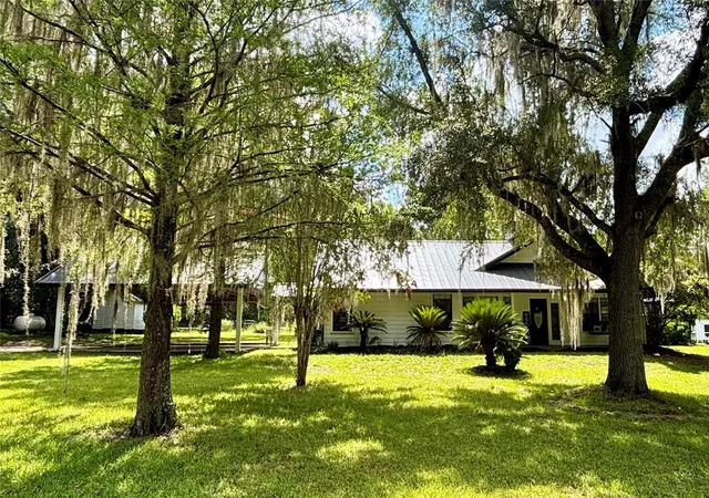 1st image of 22929 E County Road 1474, Hawthorne, FL 32640 | MLS# GC541651