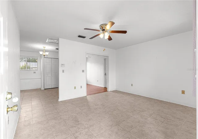 Photo 3 of Single family home for sale at 8208 Sw 108th Lane Rd, Ocala, FL 34481 | MLS# OM727820 | Listing updated on 2026-09-17