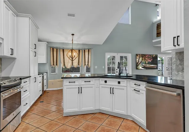 5th image of 601 Red Maple Ct, Oviedo, FL 32765 | MLS# O6421892