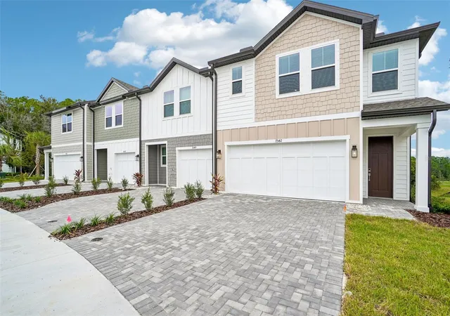 Photo 3 of Townhouse for sale at 7542 Deer Valley Cir, Tampa, FL 33635 | MLS# TB8525460 | Listing updated on 2026-10-03