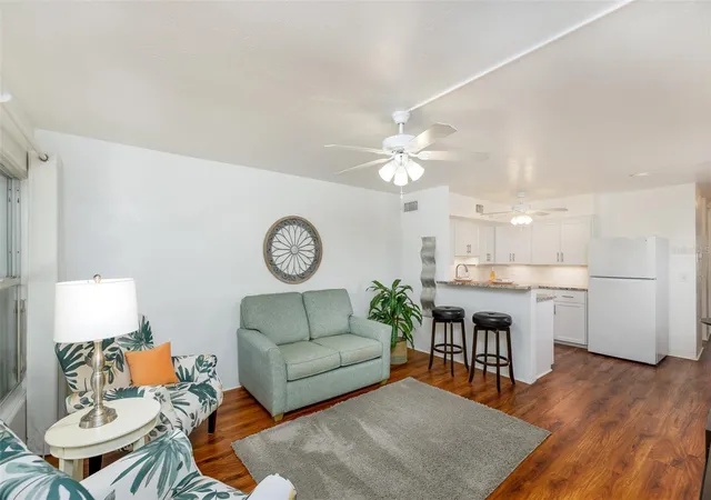 Listing Photo 4 - Condo for sale in building located at 4154 56Th St N, Kenneth City, FL 33709 - Unit #720