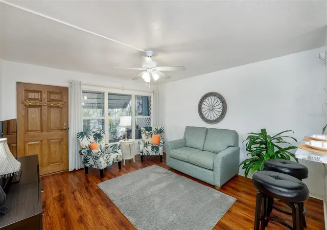 Listing Photo 5 - Condo for sale in building located at 4154 56Th St N, Kenneth City, FL 33709 - Unit #720