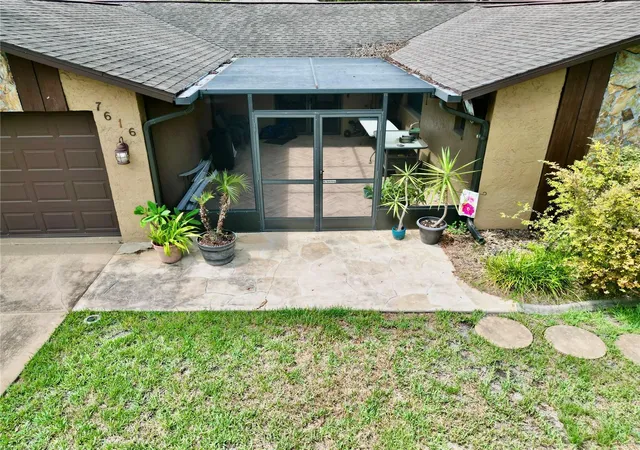 Homes for sale in Port Richey, FL | 7616 Laurel Oak Ct, Port Richey, FL 34668 | MLS# TB8525472