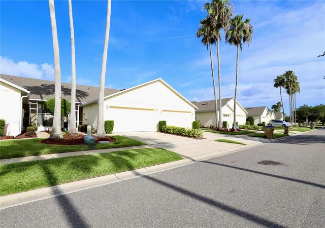 Photo 3 of Townhouse for sale at 170 Clb Villas Ln, Kissimmee, FL 34744 | MLS# S5152939 | Listing updated on 2026-09-08