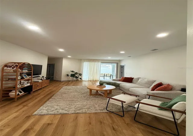 4th image of 15020 Lake Azure Dr, Orlando, FL 32824 | MLS# O6421944