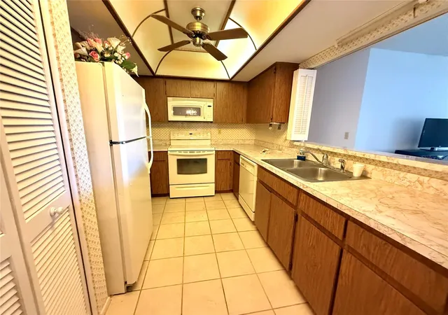 Photo 2 of Condo for sale at 8111 Bugle Ct #2, Port Richey, FL 34668 | MLS# W7887308 | Listing updated on 2026-09-02