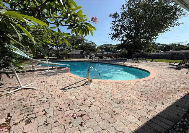 Homes for sale in Clearwater, FL | 1410 Kings Hwy, Clearwater, FL 33755 | MLS# W7887310