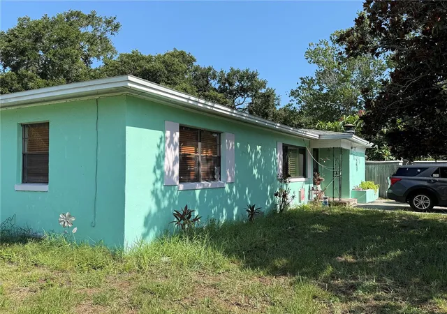 Homes for sale in Clearwater, FL | 1410 Kings Hwy, Clearwater, FL 33755 | MLS# W7887310