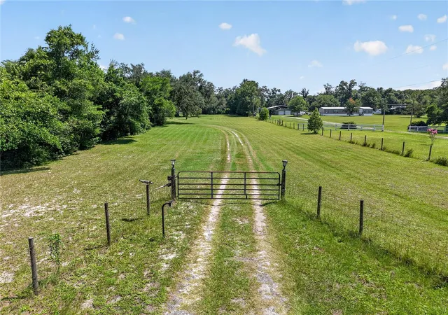 Homes for sale in Trenton, FL | 2039 Sw State Road 26, Trenton, FL 32693 | MLS# OM727832