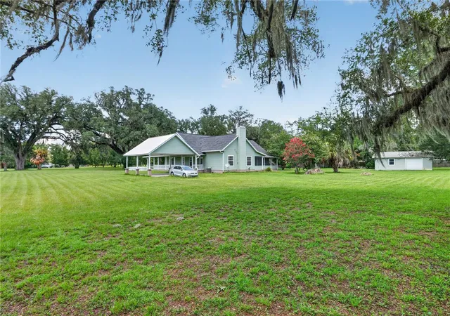 Homes for sale in Trenton, FL | 2039 Sw State Road 26, Trenton, FL 32693 | MLS# OM727832