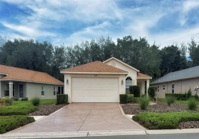 Photo 1 of Single family home for sale at 259 Ctr Oak Cir, Spring Hill, FL 34609 | MLS# W7887312 | Listing updated on 2026-09-12