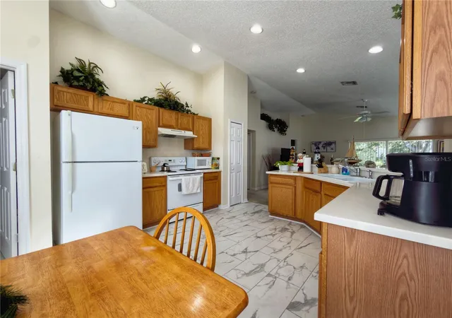 Photo 4 of Single family home for sale at 259 Ctr Oak Cir, Spring Hill, FL 34609 | MLS# W7887312 | Listing updated on 2026-09-12