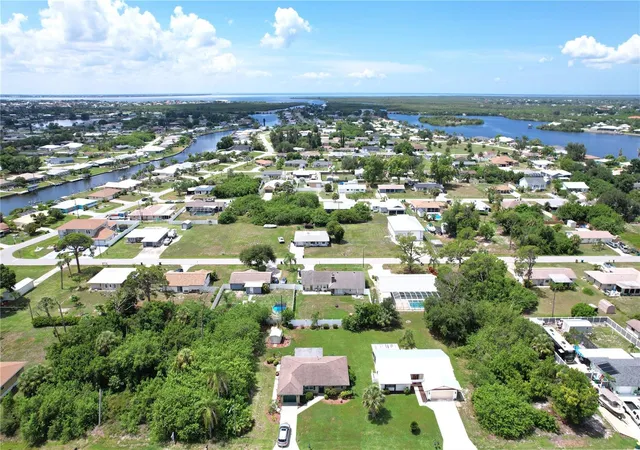 Homes for sale in Port Charlotte, FL | 515 Meridan Ave Nw, Port Charlotte, FL 33952 | MLS# C7528000