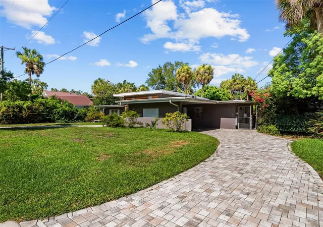 Photo 2 of Single family home for sale at 211 S Shore Crst Dr, Tampa, FL 33609 | MLS# TB8525535 | Listing updated on 2026-07-19