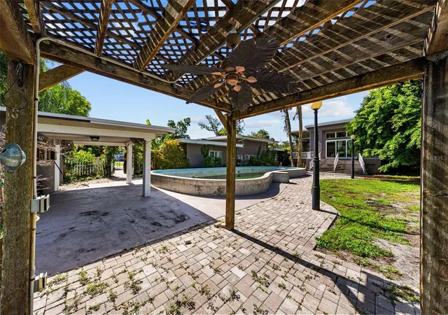Photo 3 of Single family home for sale at 211 S Shore Crst Dr, Tampa, FL 33609 | MLS# TB8525535 | Listing updated on 2026-07-19