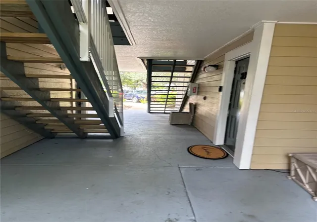 4th image of 10024 Strafford Oak Ct, Tampa, FL 33624