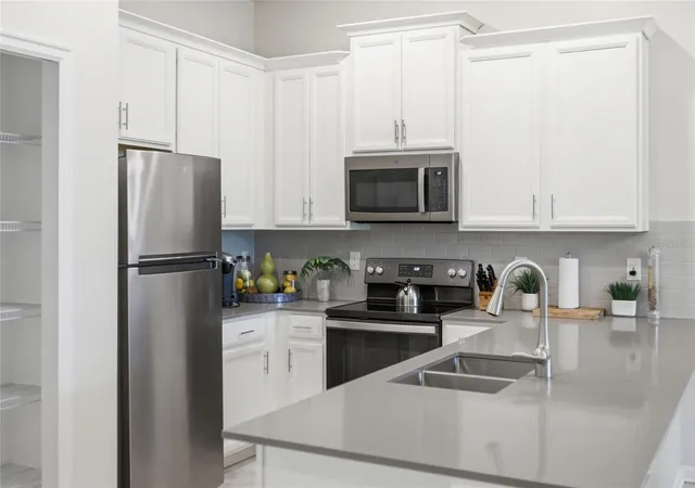 Listing Photo 1 - Condo for sale in building located at 787 Ocean Crse Ave, DAVENPORT, FL 33896