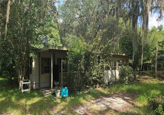 Homes for sale in Interlachen, FL | 107 Apache Ave, Interlachen, FL 32148 | MLS# OM727842