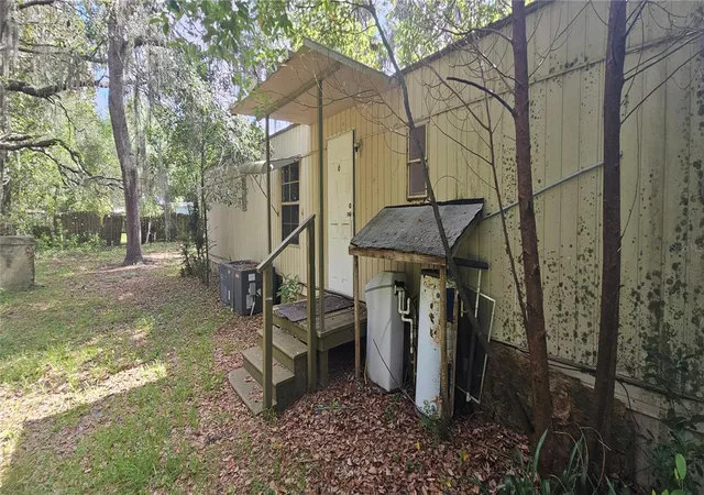 Homes for sale in Interlachen, FL | 107 Apache Ave, Interlachen, FL 32148 | MLS# OM727842