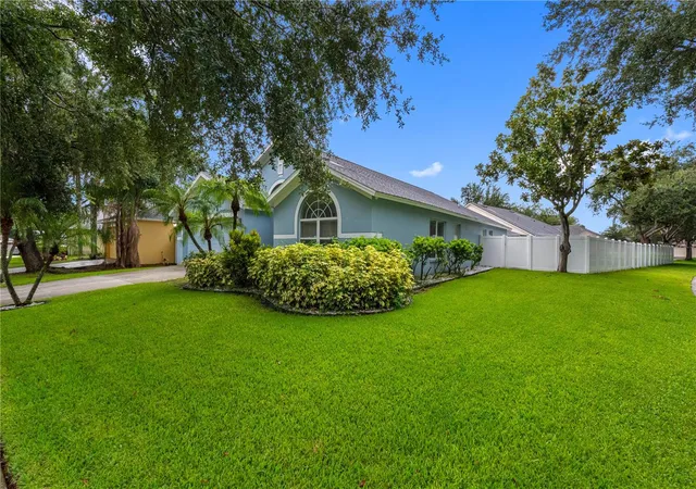 2nd image of 3306 Pin Oak Ln, Tampa, FL 33618 | MLS# TB8525559