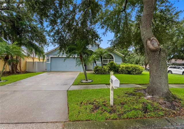 3rd image of 3306 Pin Oak Ln, Tampa, FL 33618 | MLS# TB8525559
