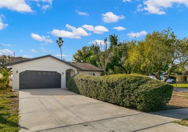 Photo 2 of Single family home for sale at 5931 Denver St Ne, Saint Petersburg, FL 33703 | MLS# TB8525581 | Listing updated on 2026-07-03