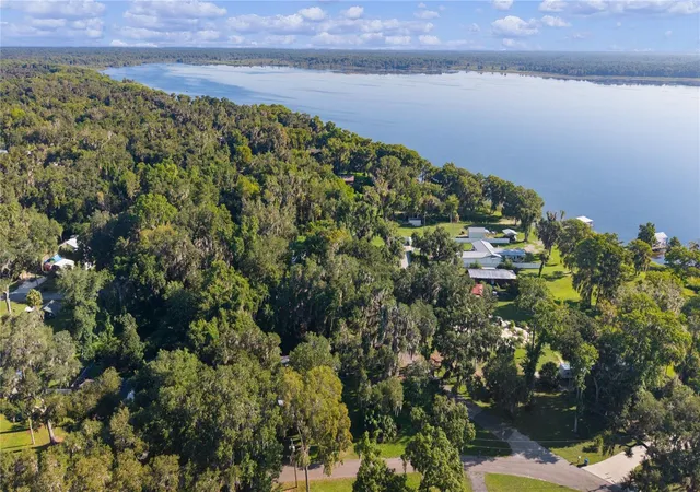 4th image of 1975 E Cr412 Rd, Lake Panasoffkee, FL 33538 | MLS# O6422038