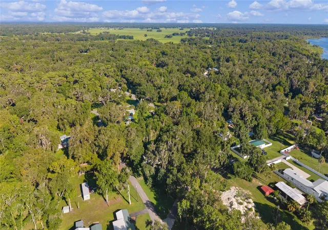 5th image of 1975 E Cr412 Rd, Lake Panasoffkee, FL 33538 | MLS# O6422038