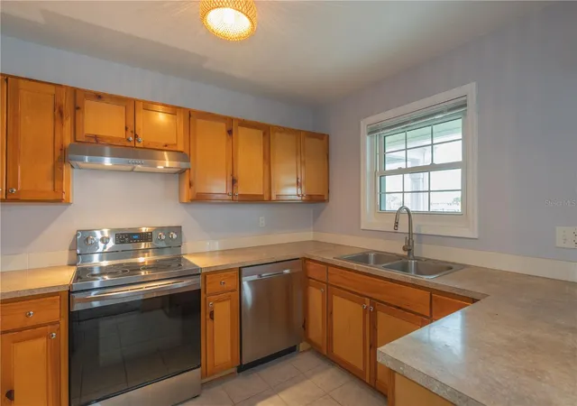 Photo 2 of Condo for sale at 123 Seahorse Dr Se #D, Saint Petersburg, FL 33705 | MLS# TB8525607 | Listing updated on 2026-09-02