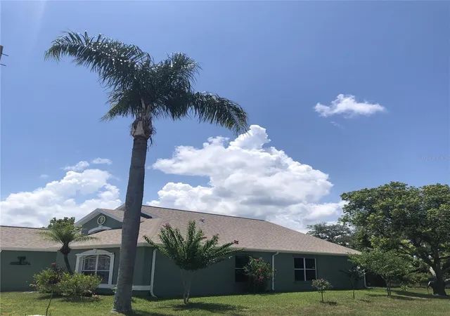 Photo 3 of Single family home for sale at 10125 Peoples Loop, Port Richey, FL 34668 | MLS# W7887320 | Listing updated on 2026-10-04