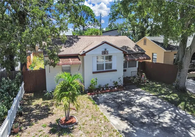 Photo 2 of Sale Pending at 2730 Edwards Ave S, Saint Petersburg, FL 33705 | MLS# TB8525618 | Listing updated on 2026-10-18