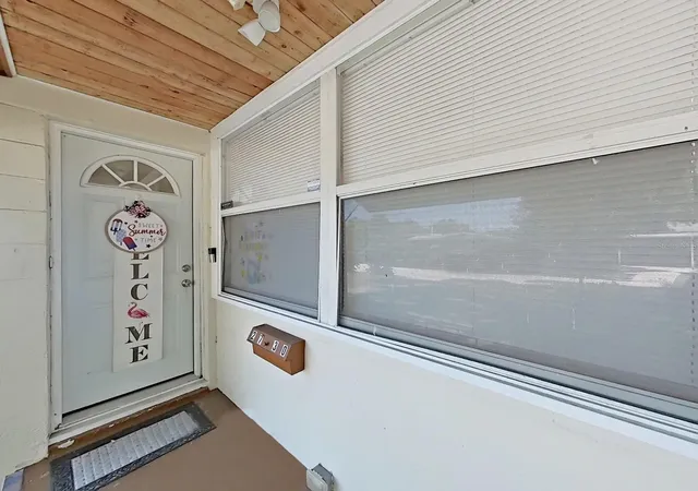 Photo 3 of Sale Pending at 2730 Edwards Ave S, Saint Petersburg, FL 33705 | MLS# TB8525618 | Listing updated on 2026-10-18