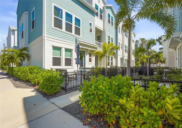 Photo 1 of Single family home for sale at 2505 Boone Ct, Sarasota, FL 34237 | MLS# A4698926 | Listing updated on 2026-09-16